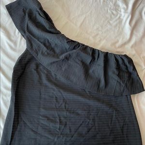 One shoulder top